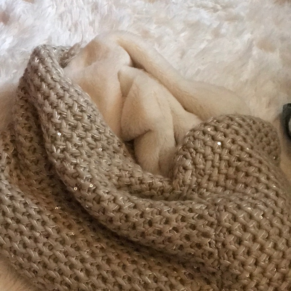 Comfty scarf - Picture 2 of 2